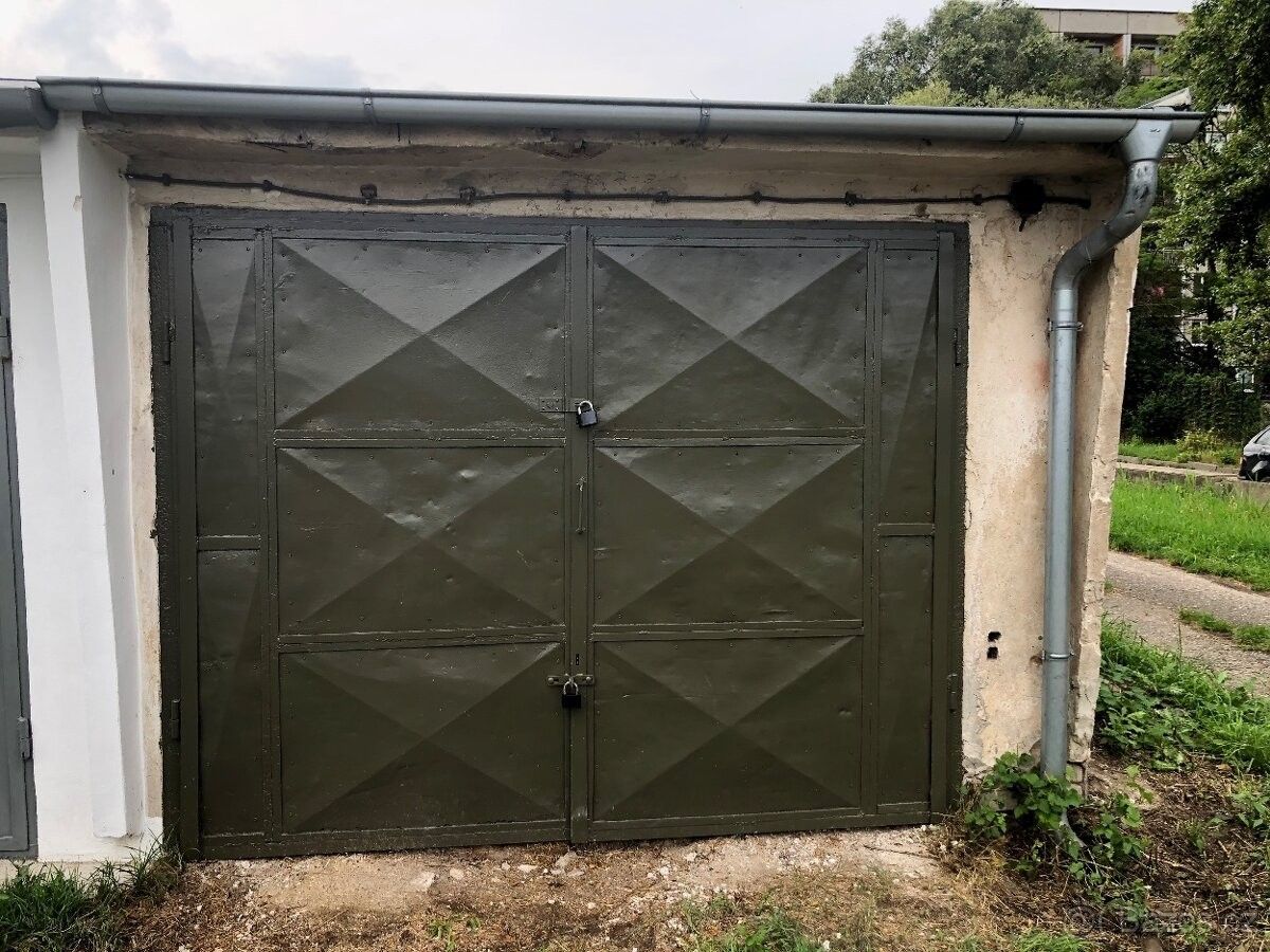 Garáže, Hodonín, 695 01