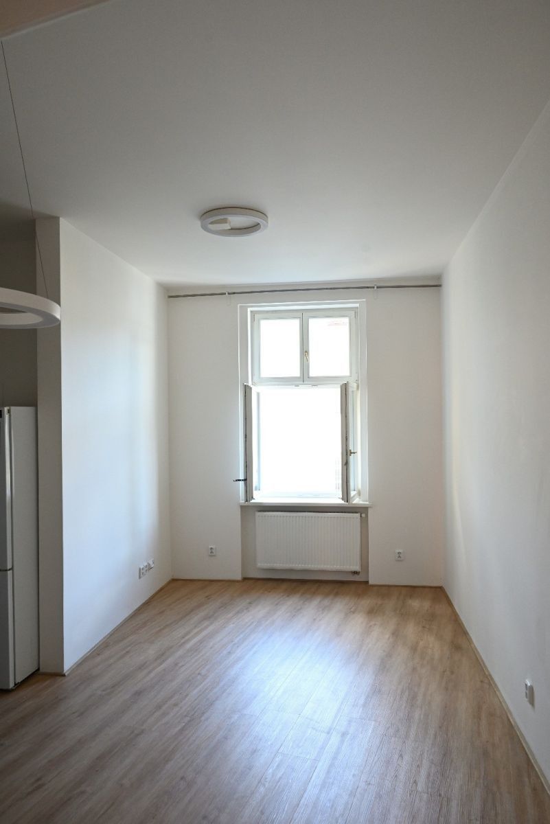 Pronájem byt 2+kk - Sokolovská, Praha - Karlín, 58 m² - 5