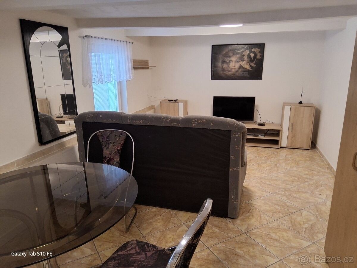 Pronájem byt - Dolní Břežany, 252 41