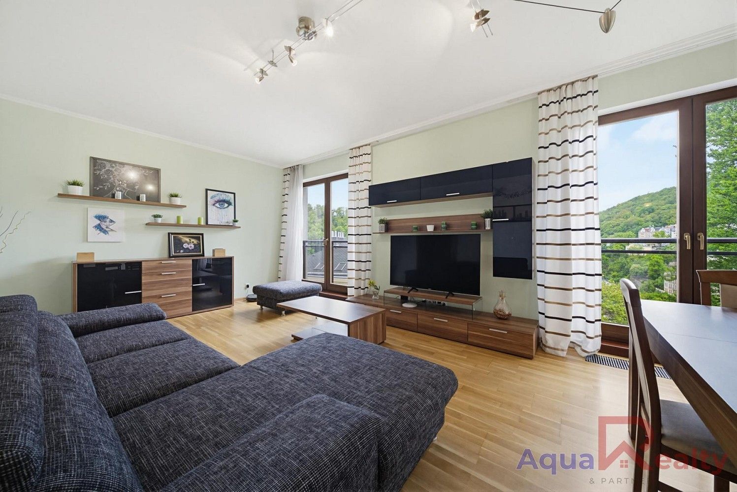 2+kk, Karlovy Vary, Karlovarský kraj, 70 m² - 1