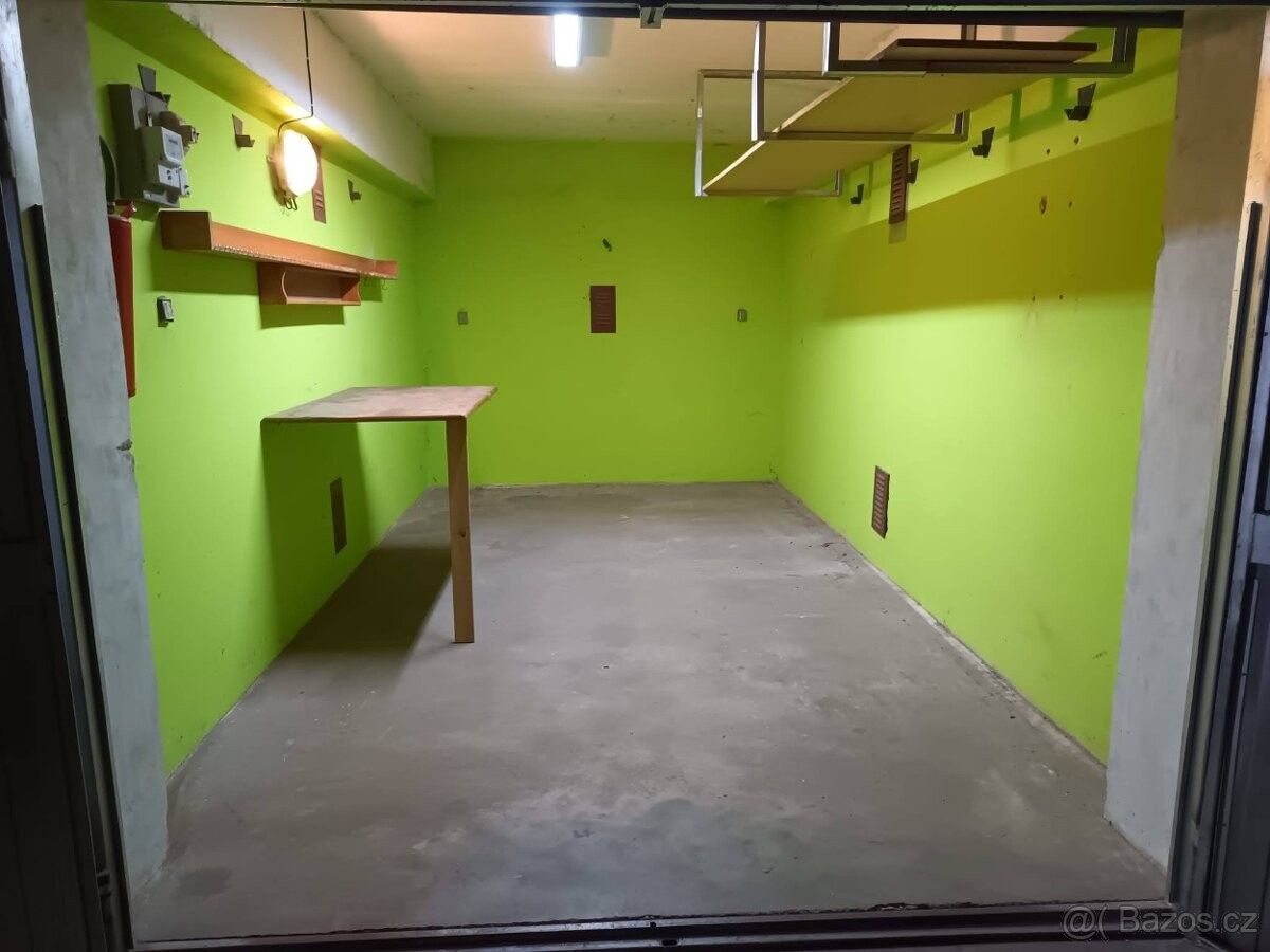 Garáže, Zlín, 760 05