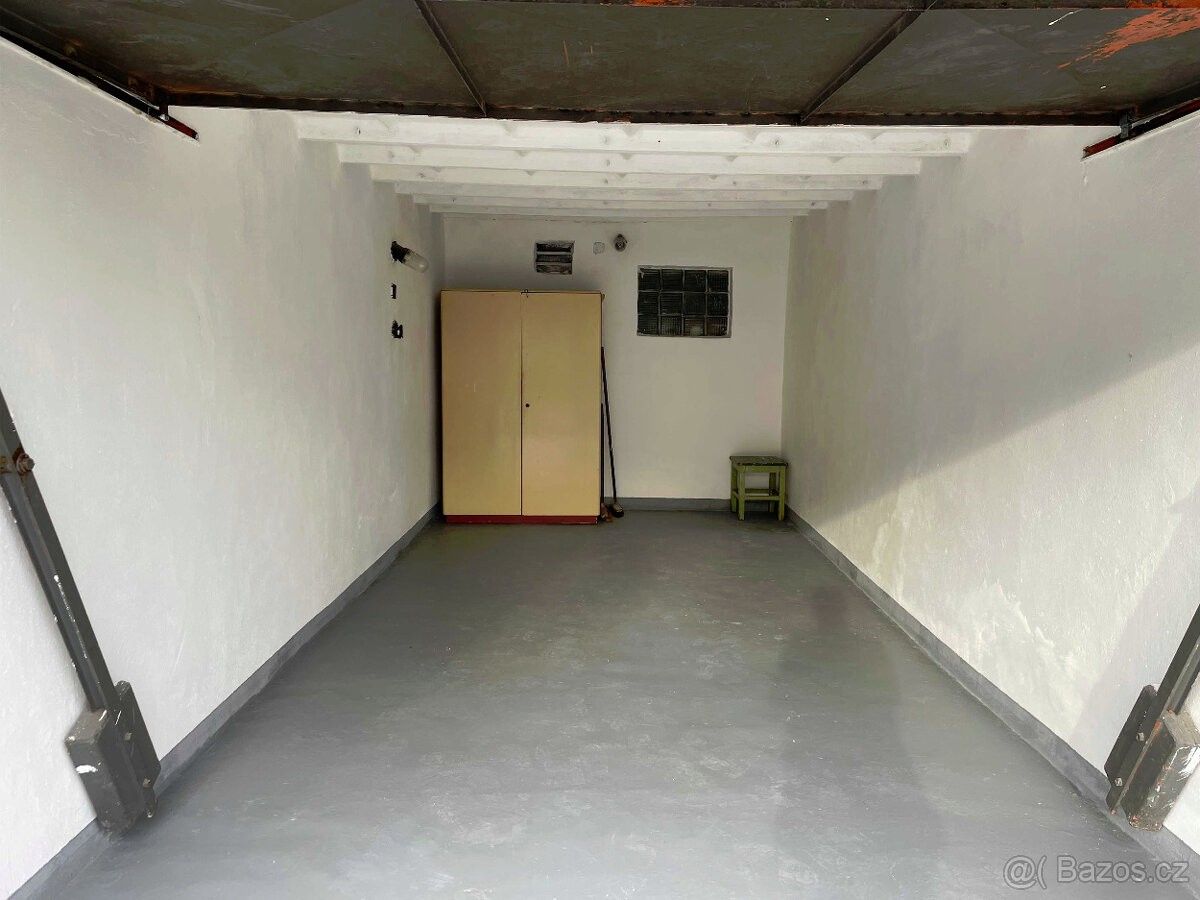 Garáže, Plzeň, 301 00