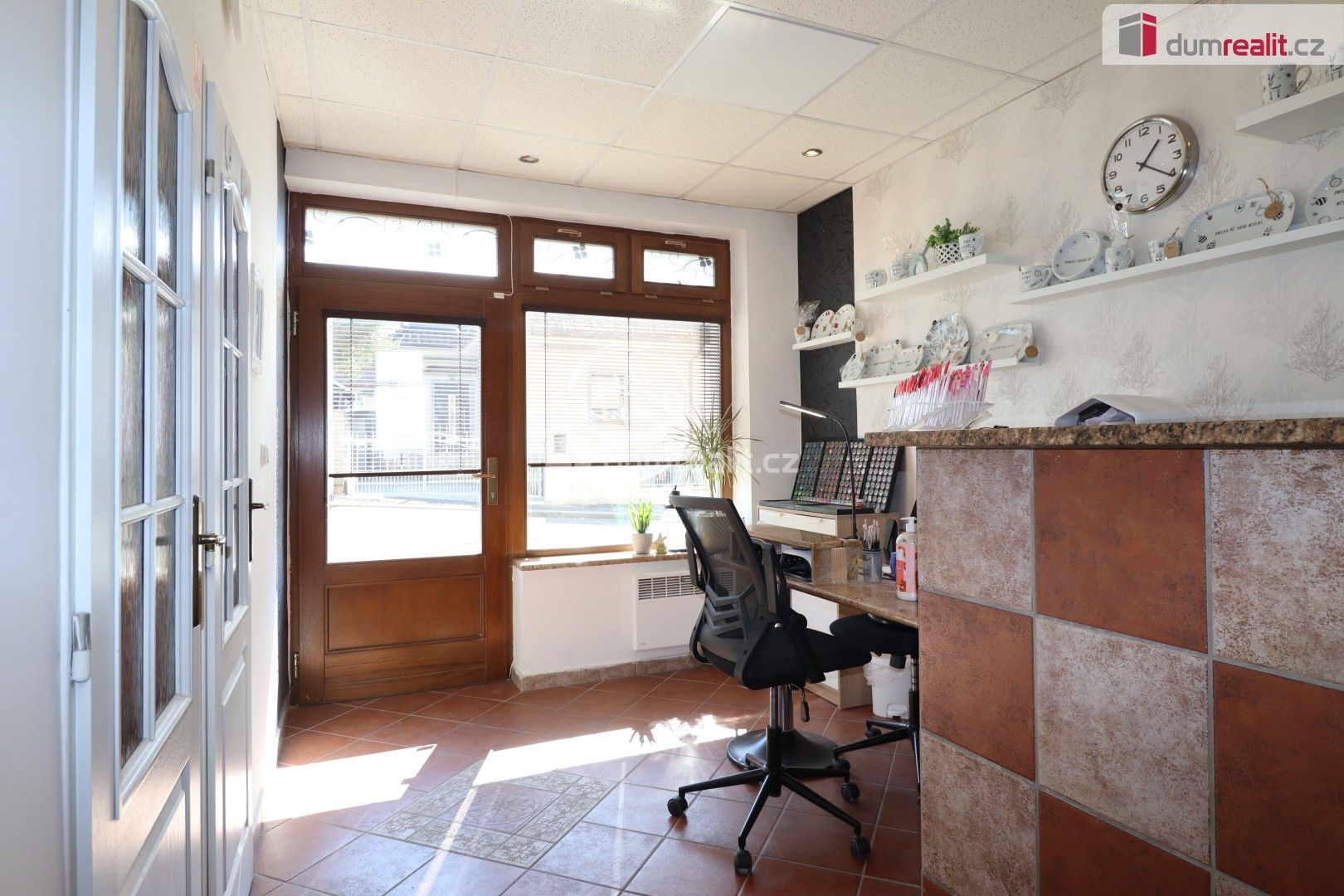 Pronájem obchodní prostory - Kosmonautů, Karlovy Vary, 35 m²