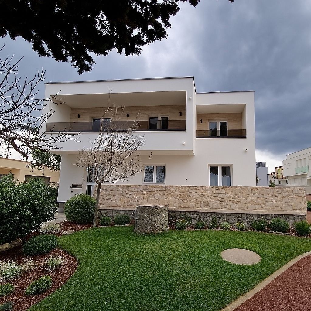 Rodinné domy, 987 65, Slovensko