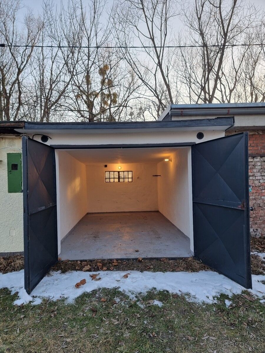 Garáže, Třinec, 739 61