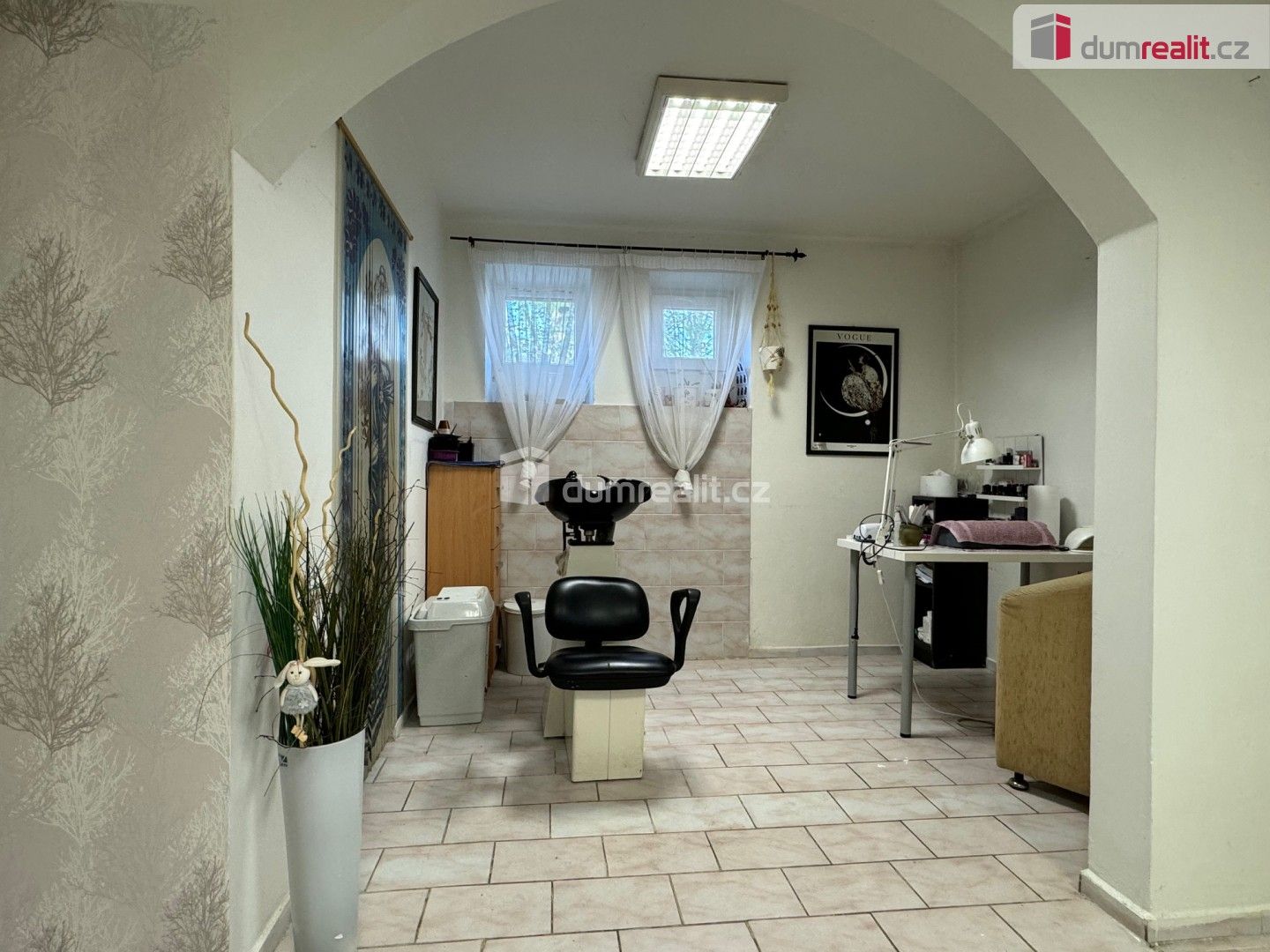 Prodej obchodní prostory - Borecká, Ostrov, 22 m²