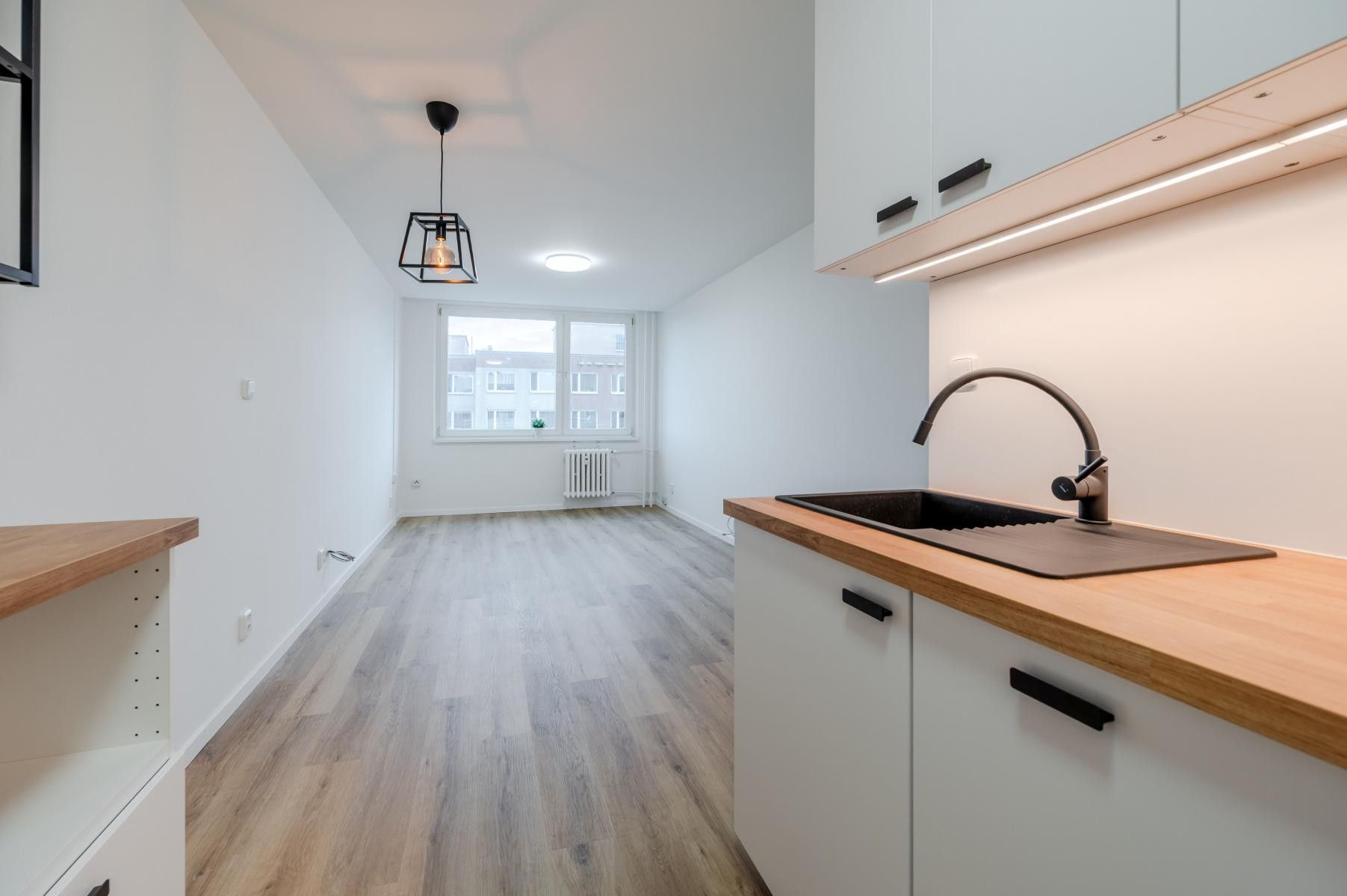 Pronájem byt 2+kk - Werichova, Praha, 44 m²