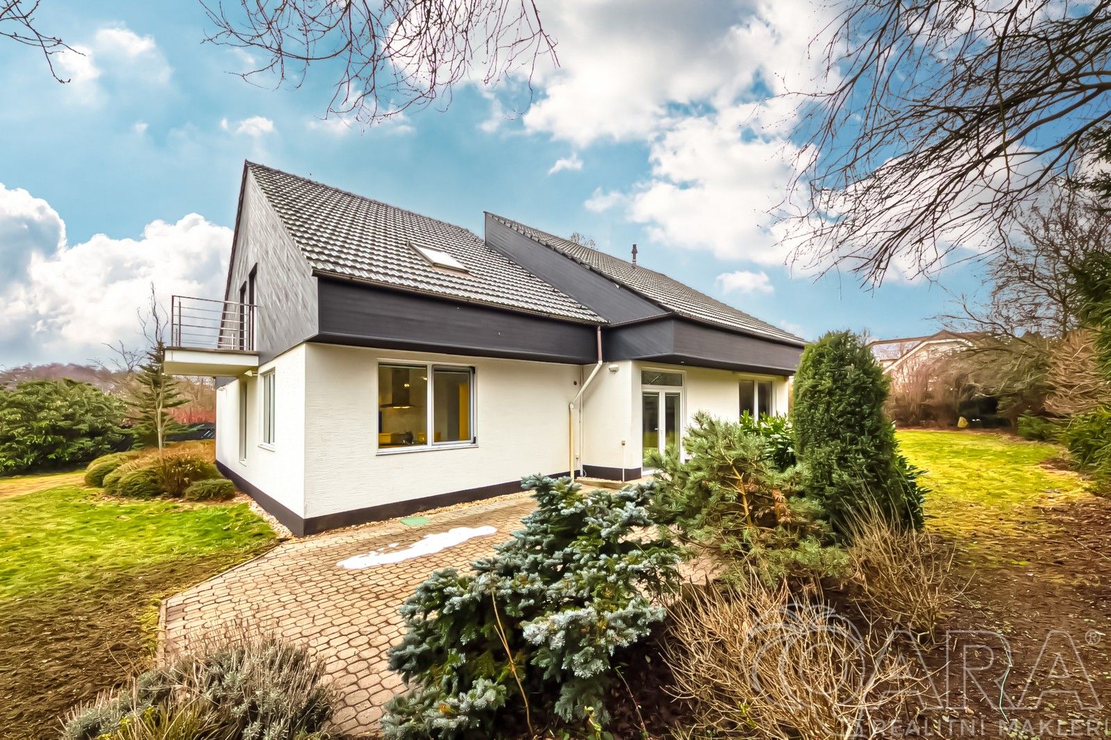 Rodinné domy, V Úvozu 417, Dolní Břežany, 380 m²