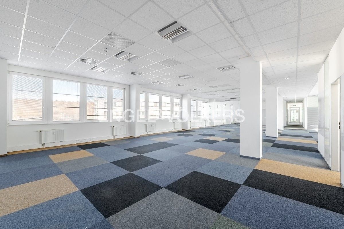 Pronájem kancelář - Pekařská 621, Praha, 454 m²