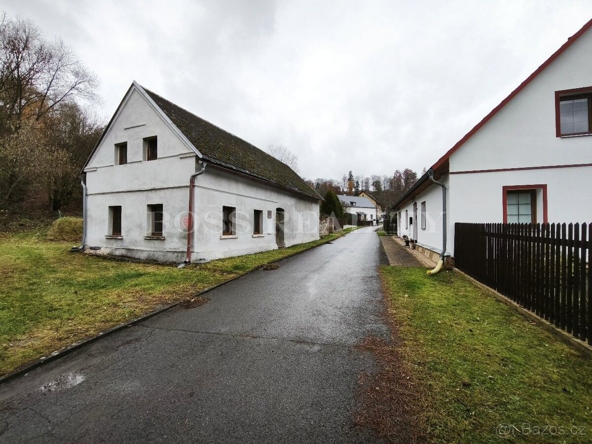 Rodinné domy, Úterý, 330 40