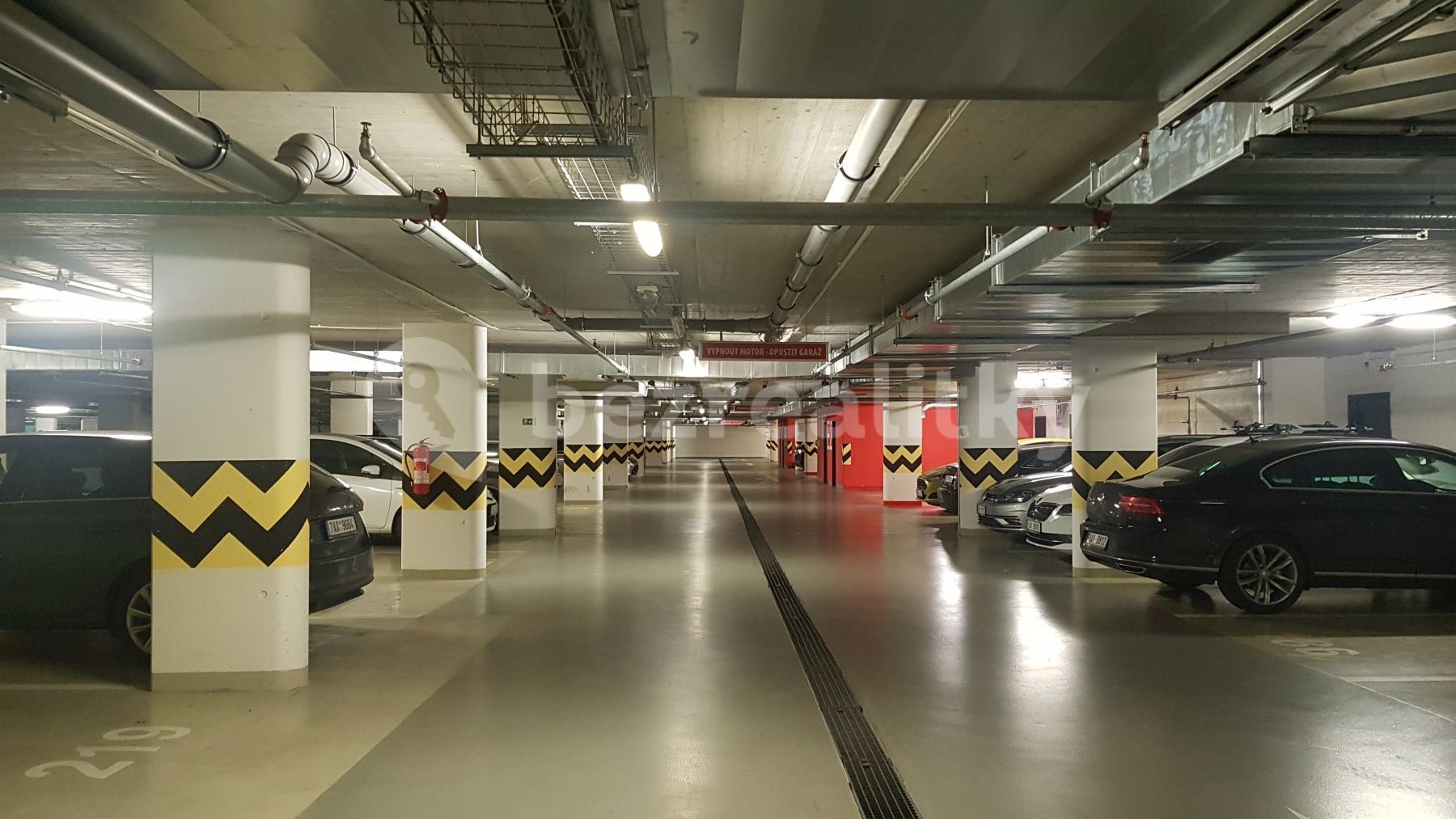 Pronájem garáž - Nad Úžlabinou, Praha - Malešice, 13 m² - 2