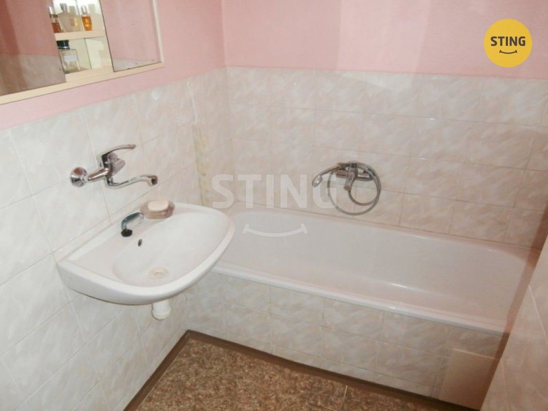 Prodej rodinný dům - Staré Město, 200 m² - 5