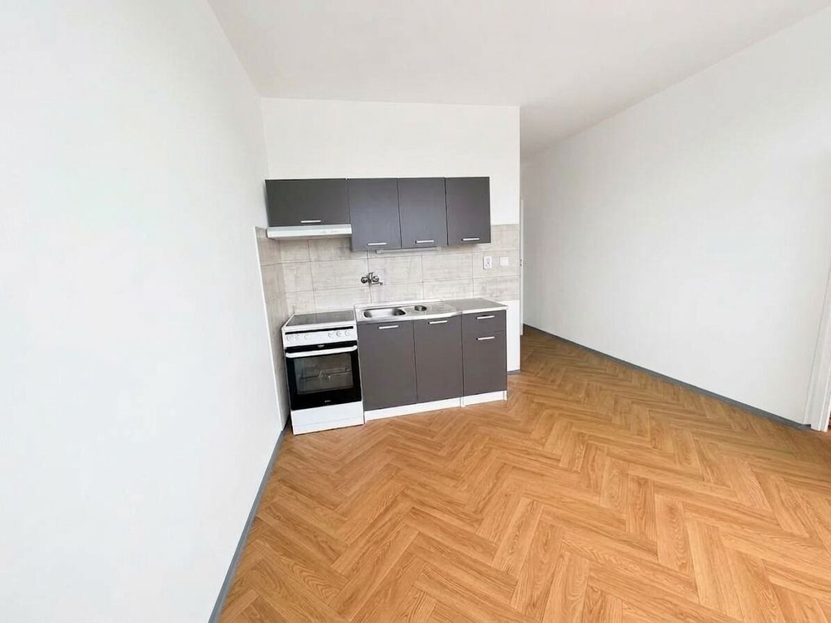 Prodej byt 1+1 - Jirkovská, Chomutov, 35 m² - 1