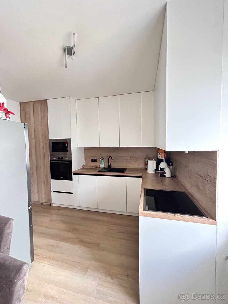 Byty, Kostelec nad Labem, 277 13