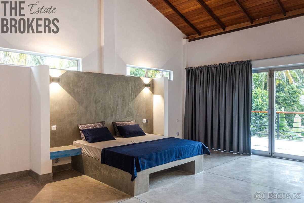 Prodej rodinný dům - 987 66, Zahraničí