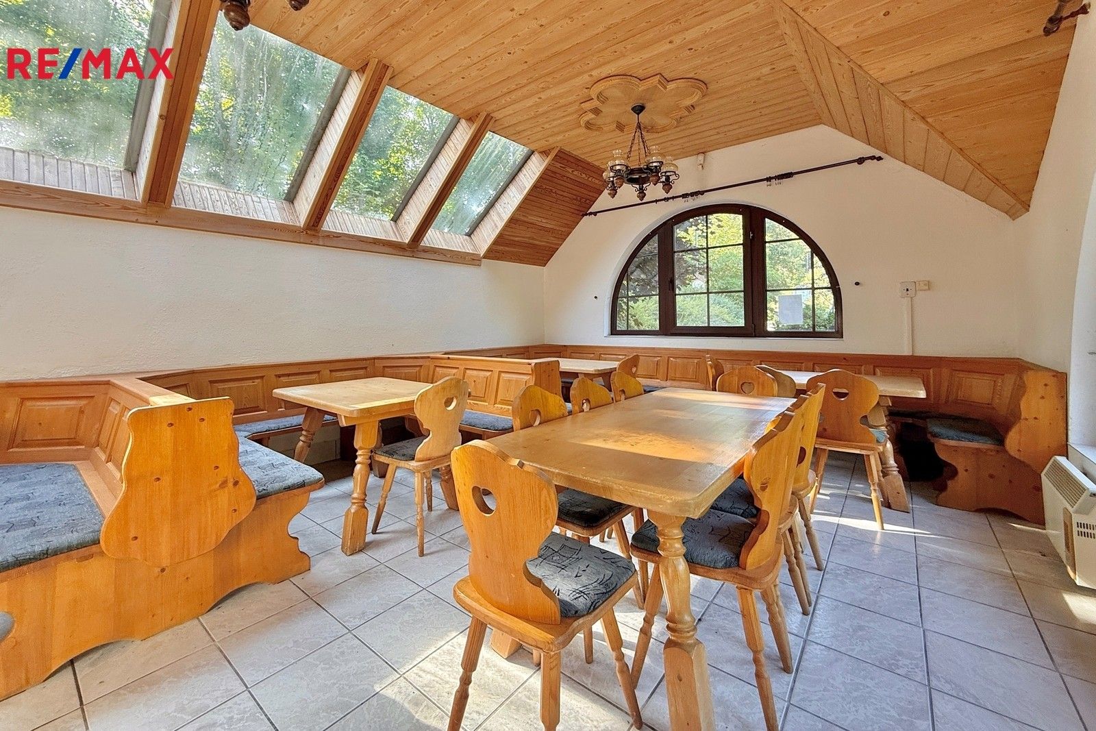 Prodej ubytovací zařízení - 1. máje, Vimperk, 450 m²