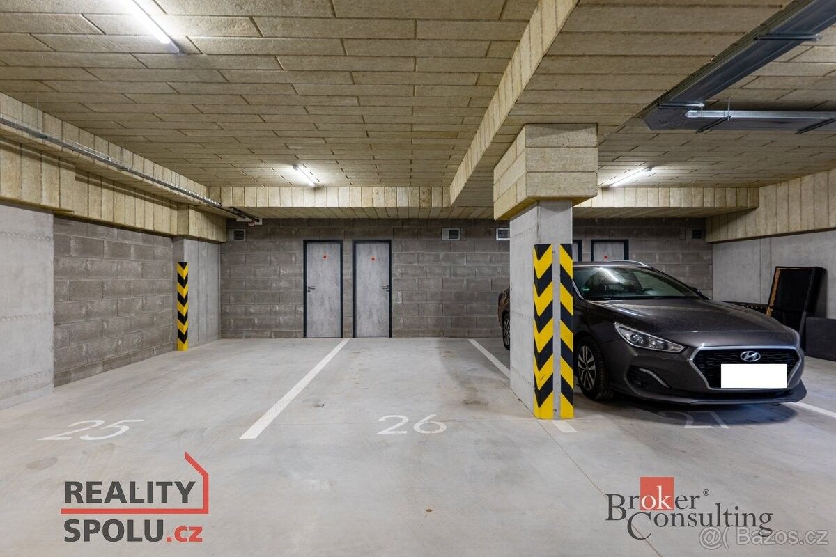 Garáže, Plzeň, 301 00