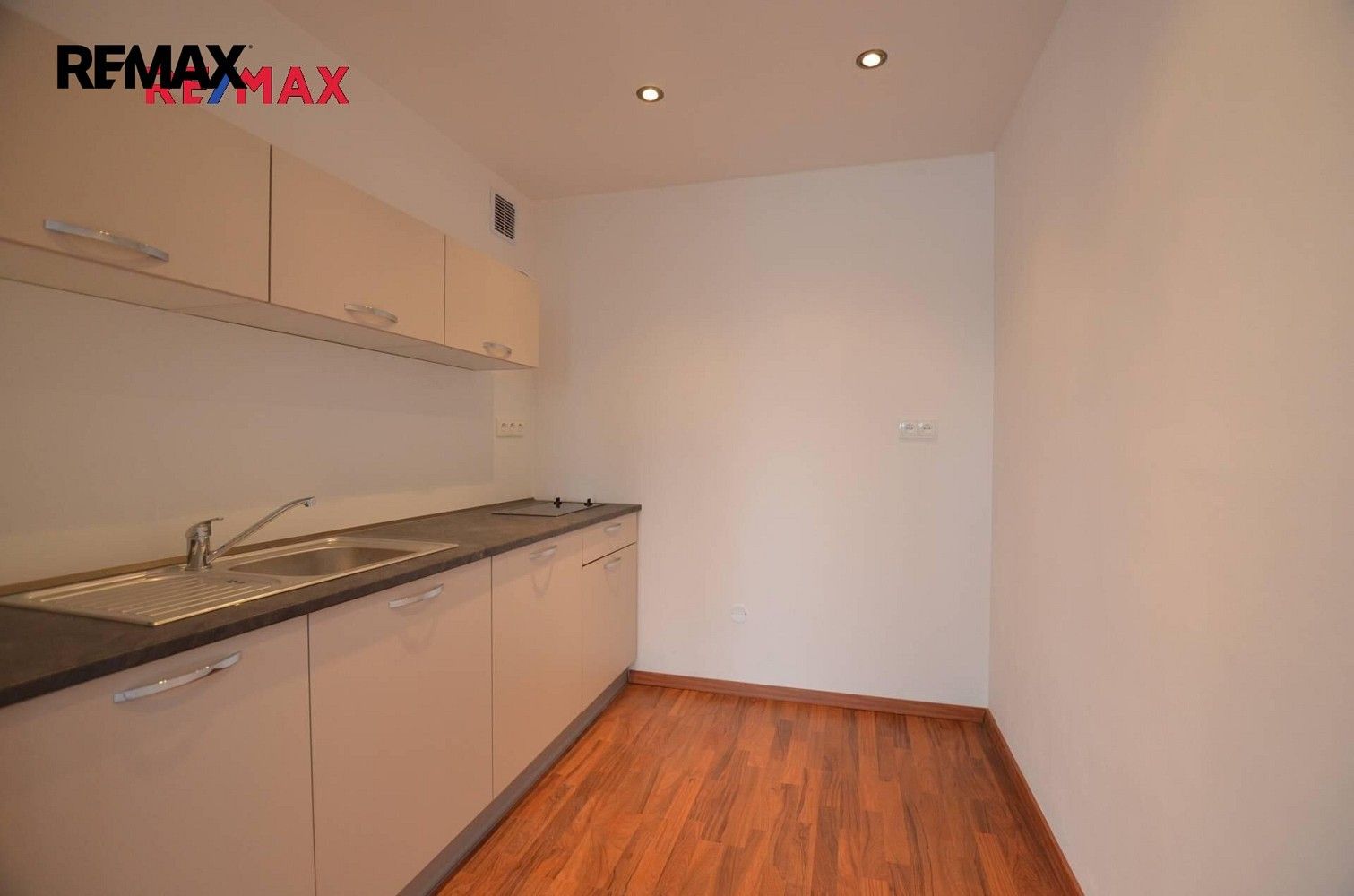 Byt 1+kk · 33 m² · Praha - Stodůlky, okres Praha 13, Hlavní město Praha - 3