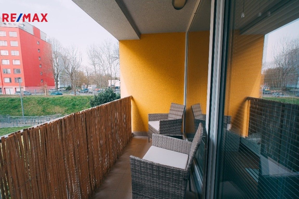 Prodej byt 2+kk - Zubrnická 845, Praha, 56 m²