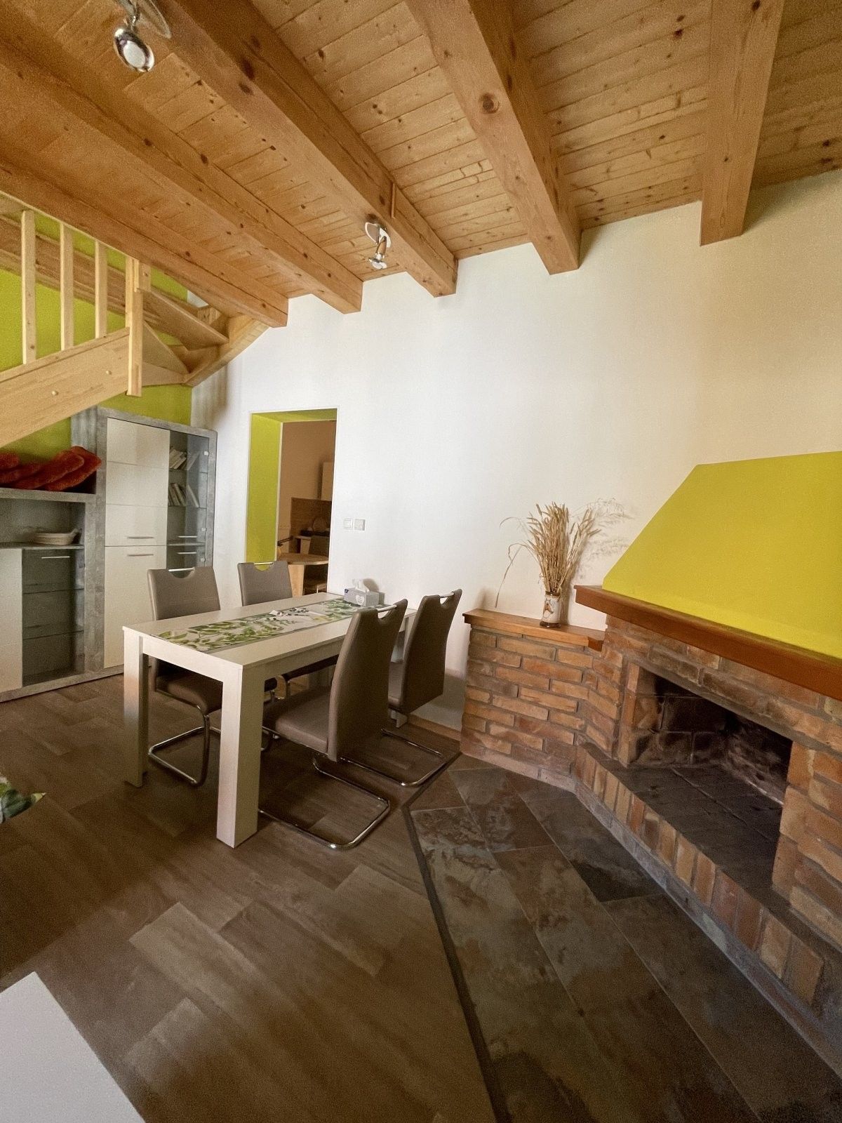 Pronájem byt 3+1 - Jivno, 80 m²