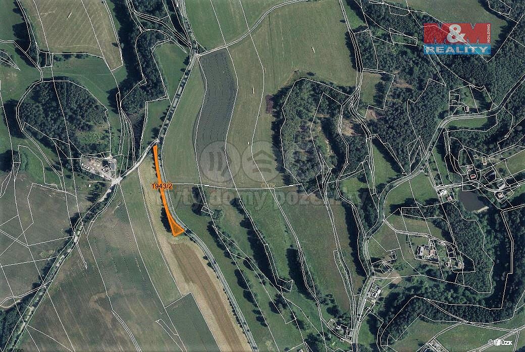 Les, 1 405 m²