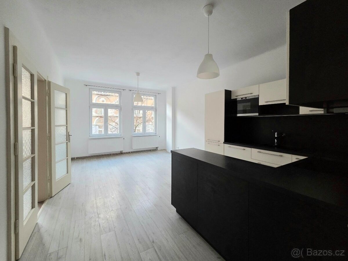 Pronájem byt - Praha, 160 00