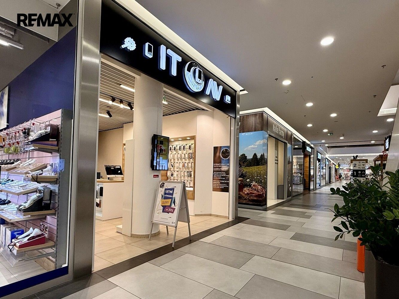 Obchodní prostory · 37 m² · Praha - Holešovice, okres Praha 7, Hlavní město Praha - 3