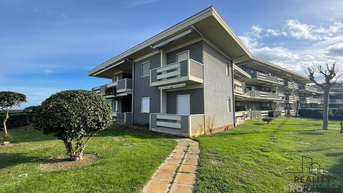 Byty, 987 66, Zahraničí