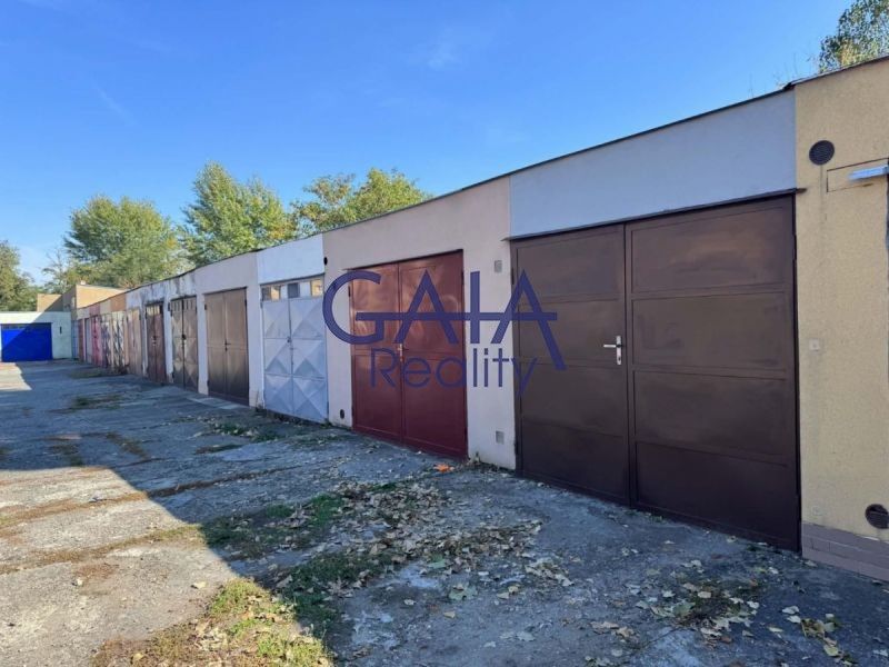 Garáže, Družstevní čtvrť, Hodonín, 20 m² - 2