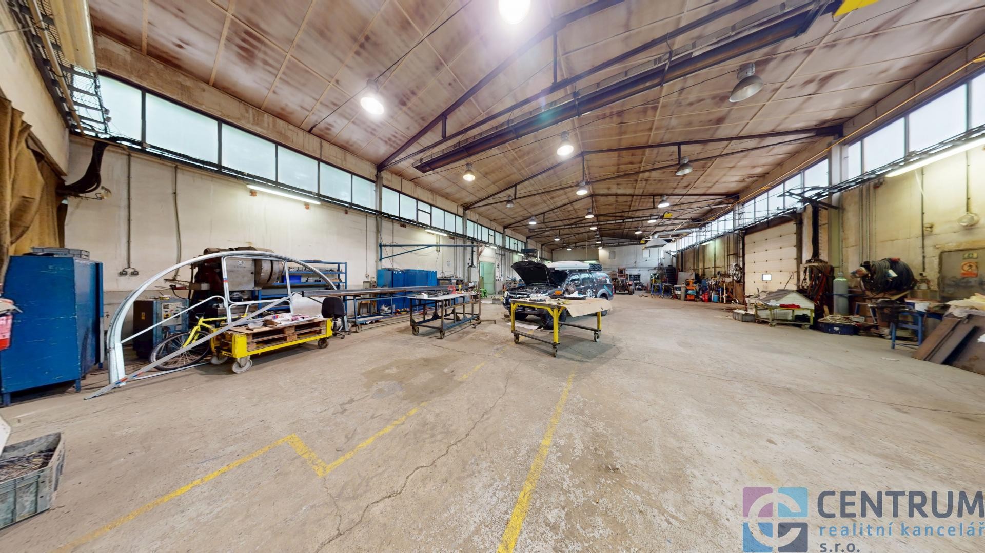 Výrobní prostory, 611 m²