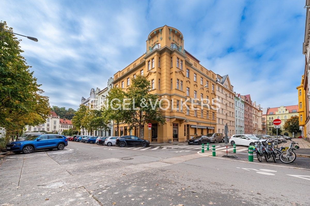 Restaurace, Urxova, Praha, 366 m²