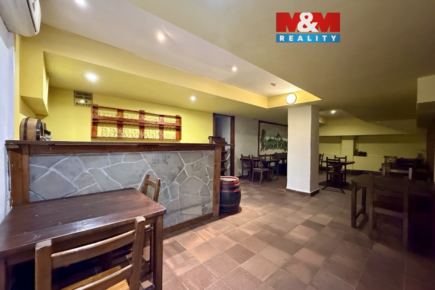 Restaurace, náměstí Míru, Zlín, 80 m²