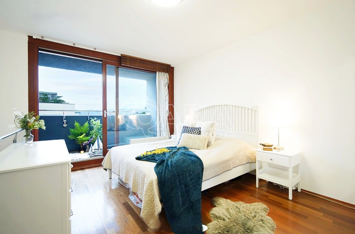 2+kk, Podnádražní, Praha, 64 m²