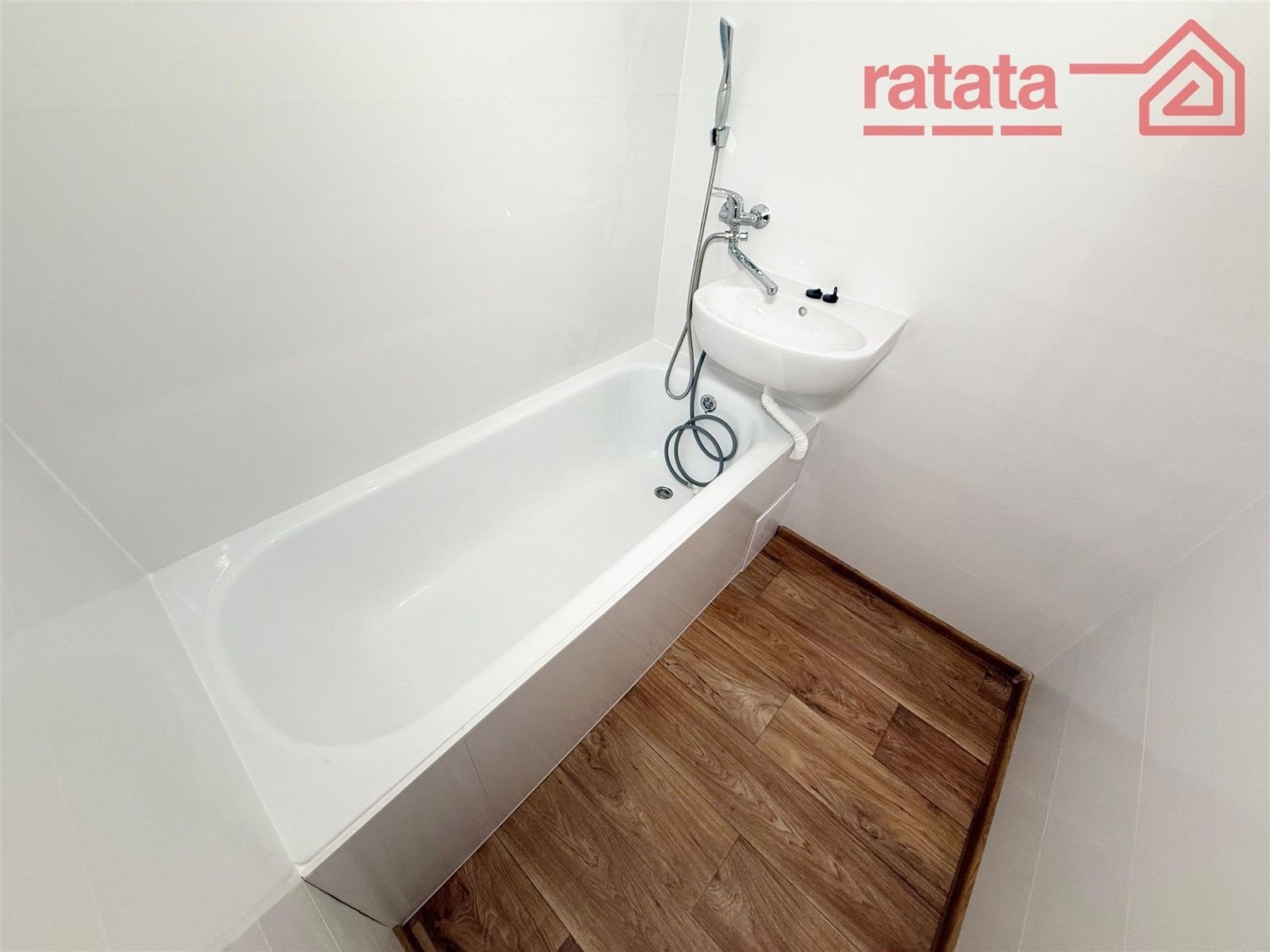 Pronájem byt 2+1 - Růžová, Chomutov, 60 m²