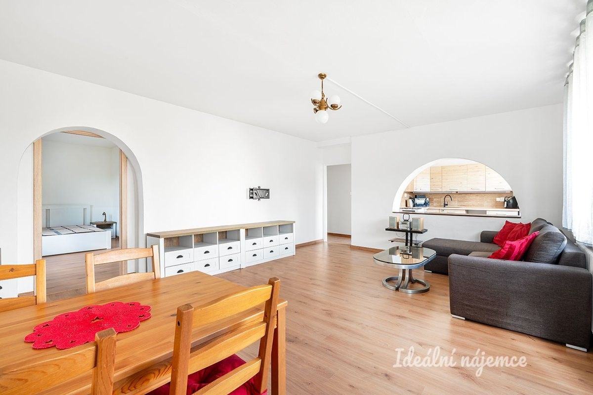 2+1, U dvou srpů, Praha, 60 m² - 1