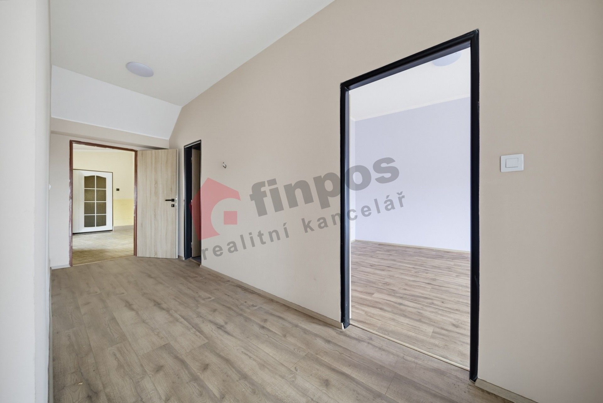 Pronájem byt 5+1 - Tyršovo náměstí 25, Divišov, 180 m² - 5