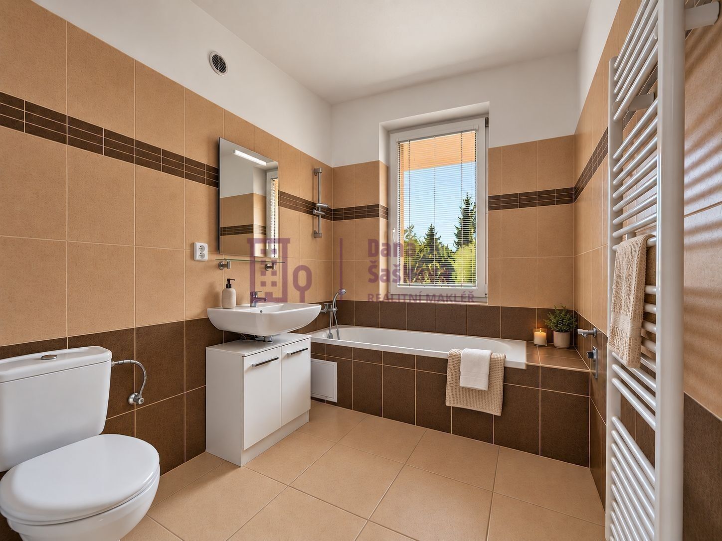 3+kk, sídliště Vajgar 1015, Jindřichův Hradec III, 53 m² - 2