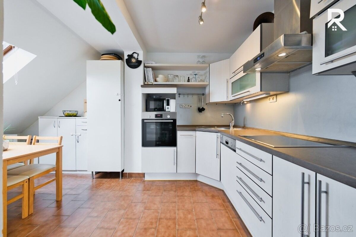 Pronájem byt - Hrušovany nad Jevišovkou, 671 67