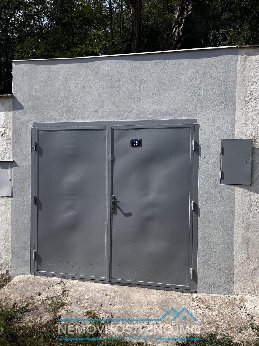 Garáže, Znojmo, 669 02