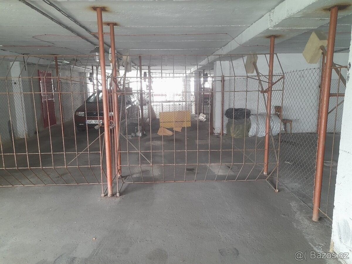 Garáže, Praha, 198 00