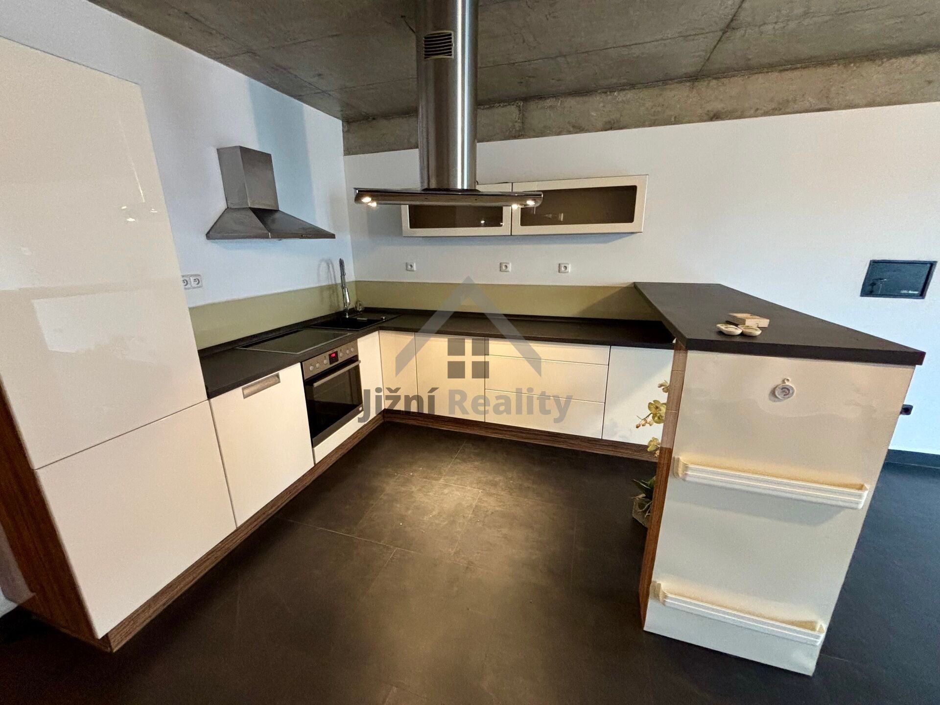 2+kk, Rudolfovská tř.  , České Budějovice, 98 m²