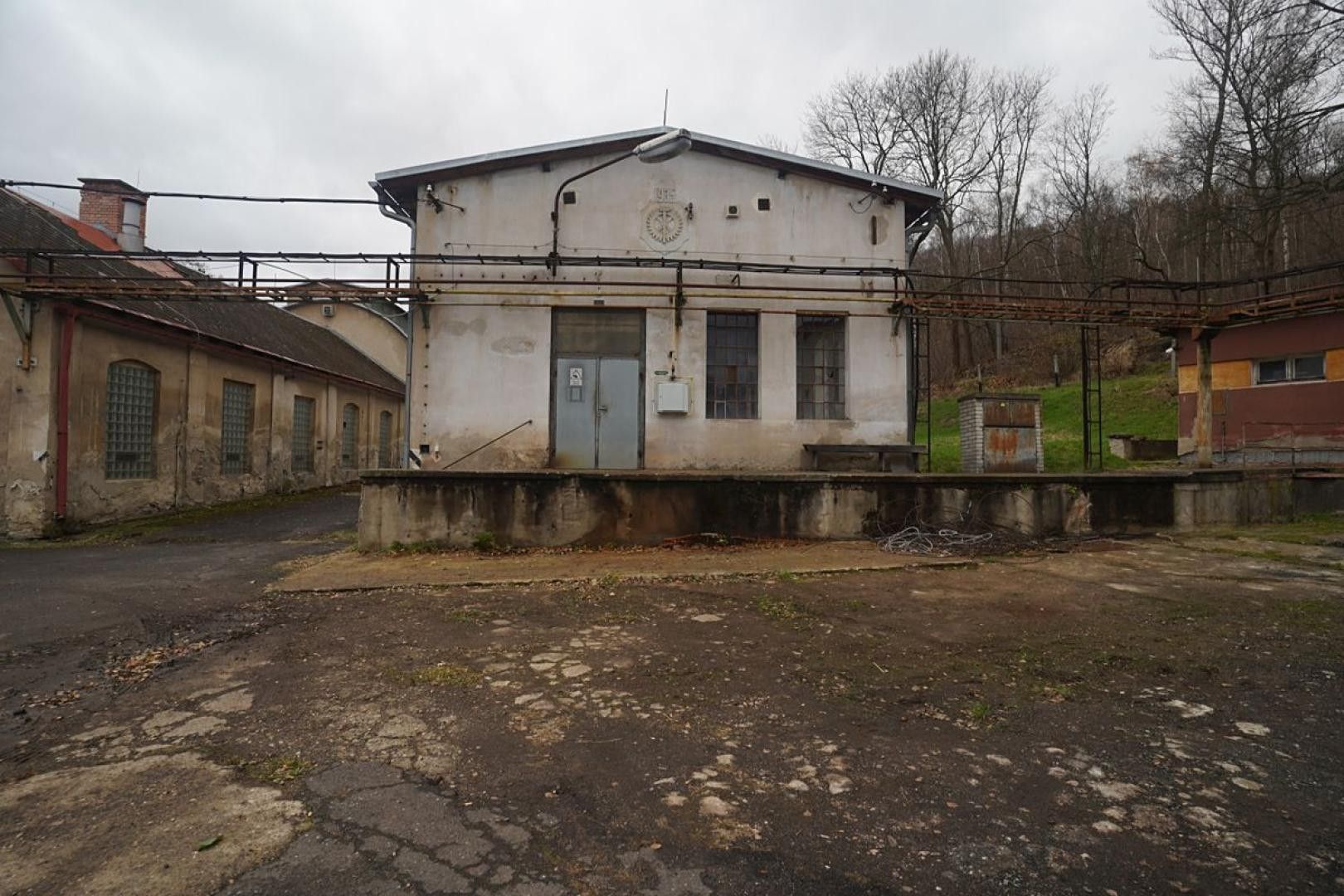 Pronájem výrobní prostory - Mlýny, Hrob, 350 m²