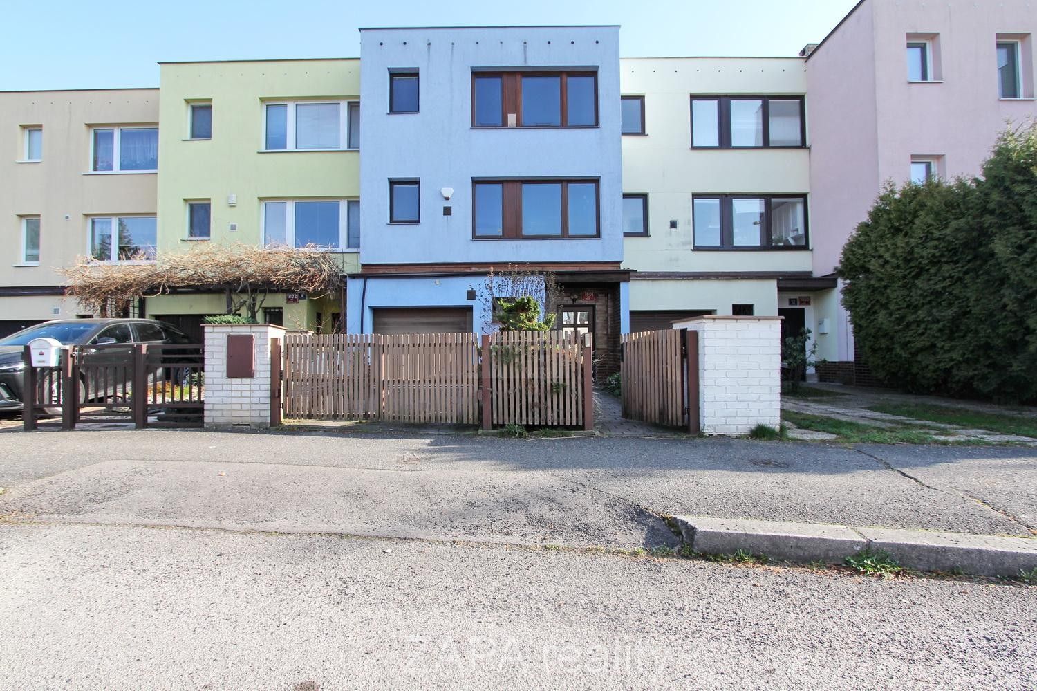 Prodej rodinný dům - Perlitová, Praha, 205 m²