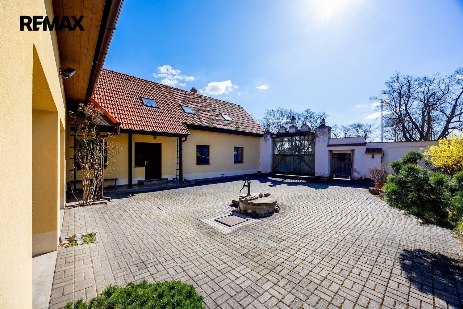 Rodinné domy, Obříství, okres Mělník, Středočeský kraj, 299 m² - 2