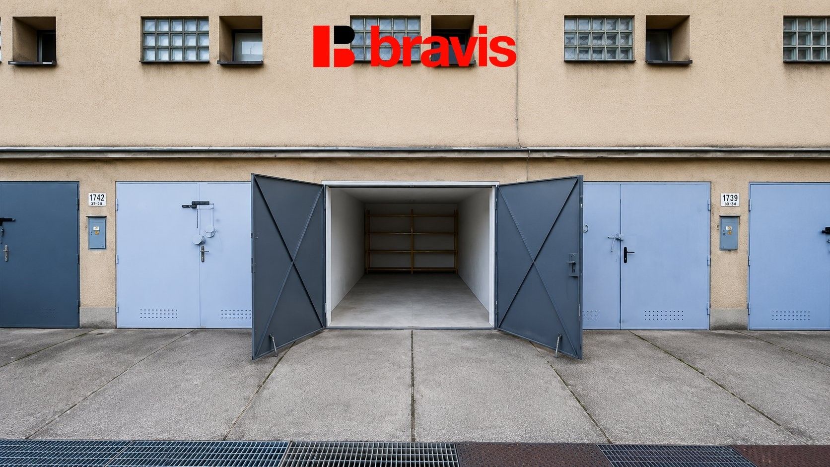 Garáže, Barvy  , Brno Lesná, 17 m² - 1