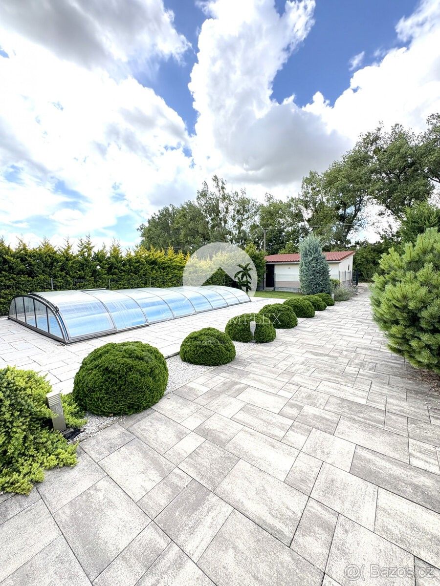 Rodinné domy, 987 65, Slovensko