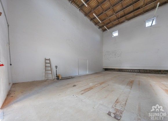 Sklad · Veselí nad Moravou, 698 01 - 3