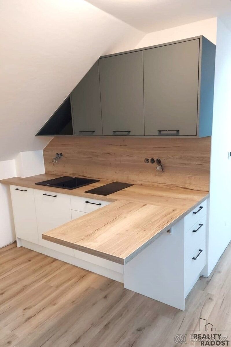 Pronájem byt - Velká nad Veličkou, 696 74