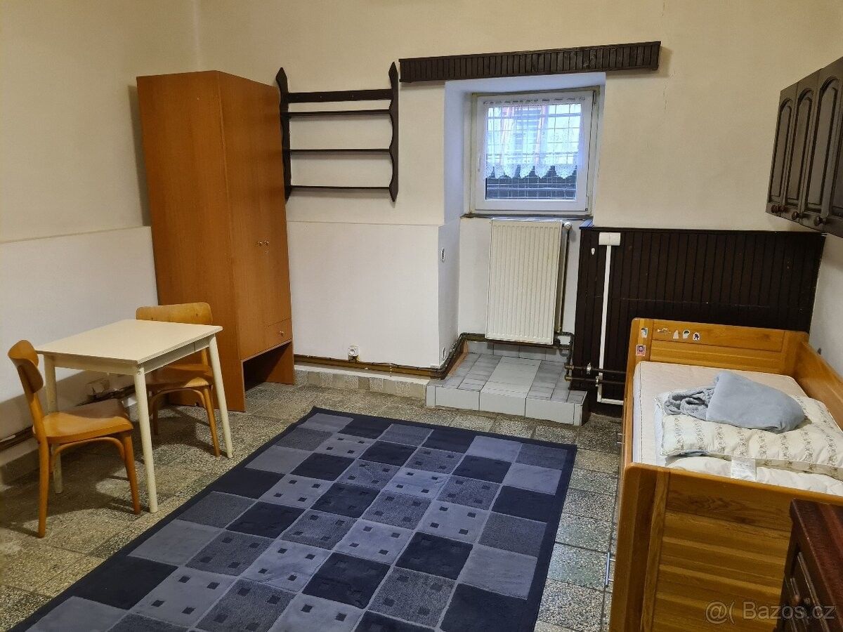 Byty, Nelahozeves, 277 51