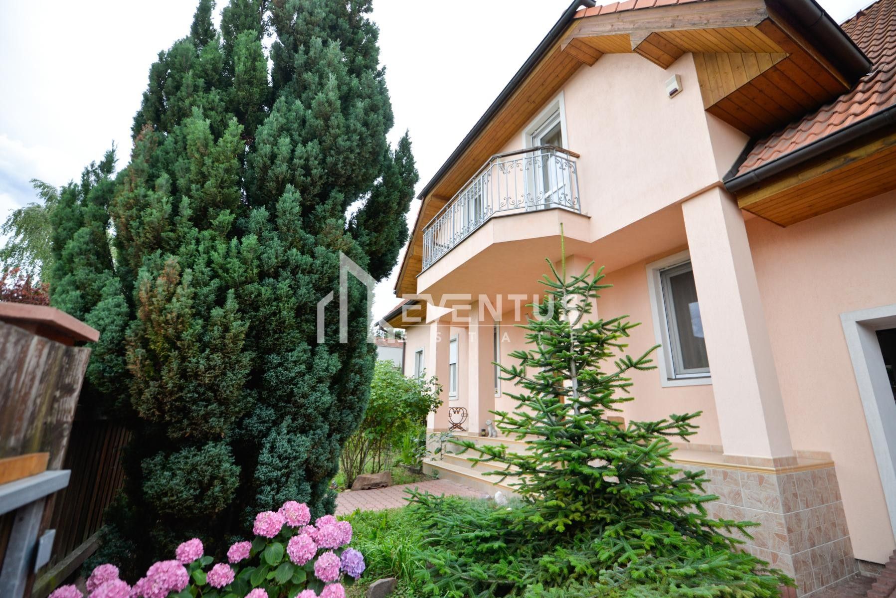 Rodinný dům · 300 m² · Nad Helmrovkou, Praha - 4